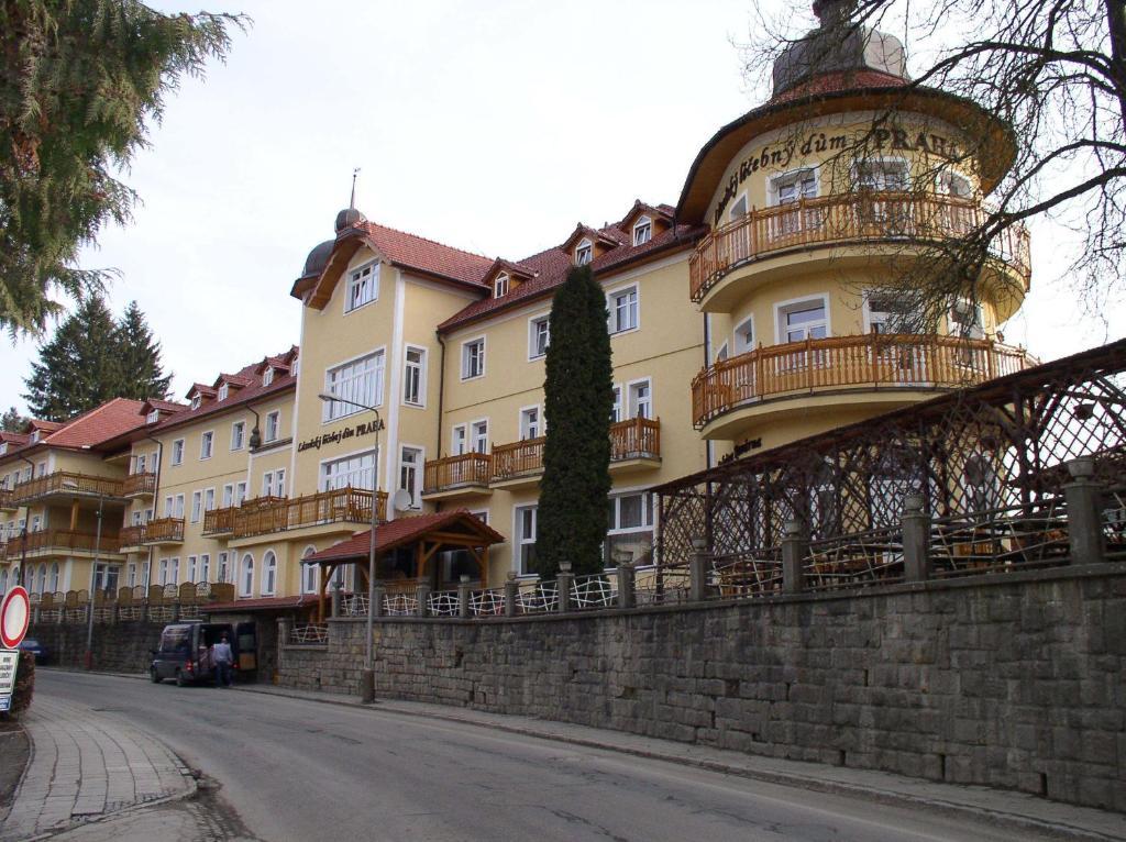 Lazensky Lecebny Dum Praha Hotel Luhačovice Kültér fotó